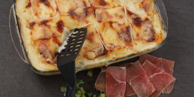 Über den Ursprung der Walliser Spezialität können nur Vermutungen angestellt werden. Hauptsache ist jedoch, dass sie schmeckt. (Bild Andrea Wyss)