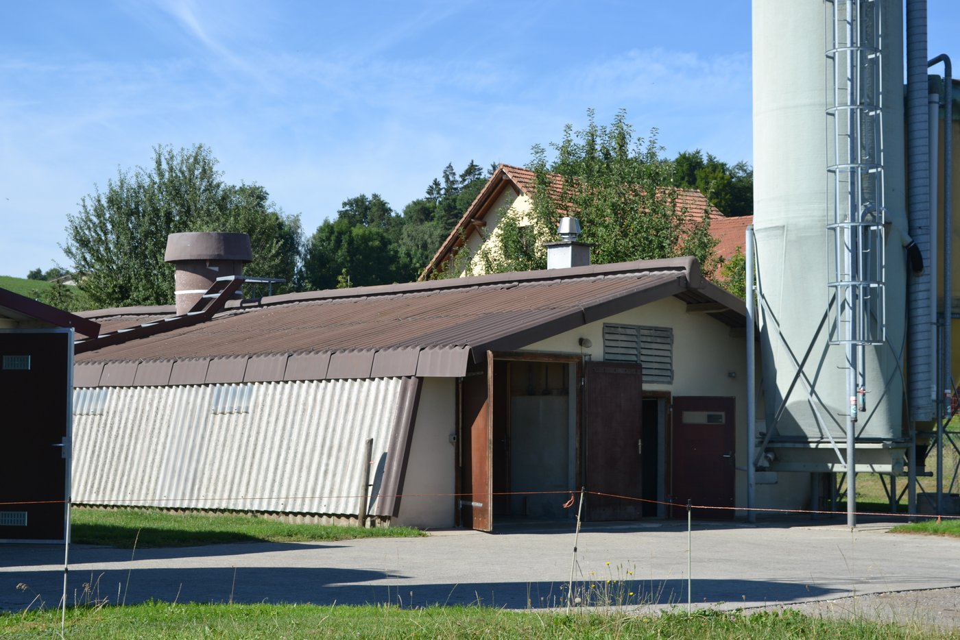 So sehen die bekannten 300-Quadratmeter-Hallen aus vor dem Umbau. (Bild jba)