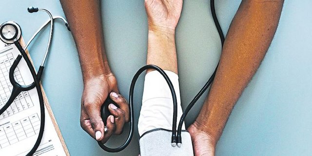 Wer häufig zum Arzt gehen muss, sollte auch bei der Grundversicherung die Franchise entsprechend wählen. (Bild zVg)