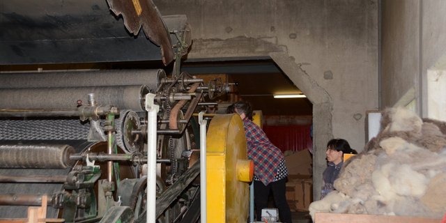 Impressionen aus der Urner Wollhandwerk GmbH in Amstag. (Bilder ag)