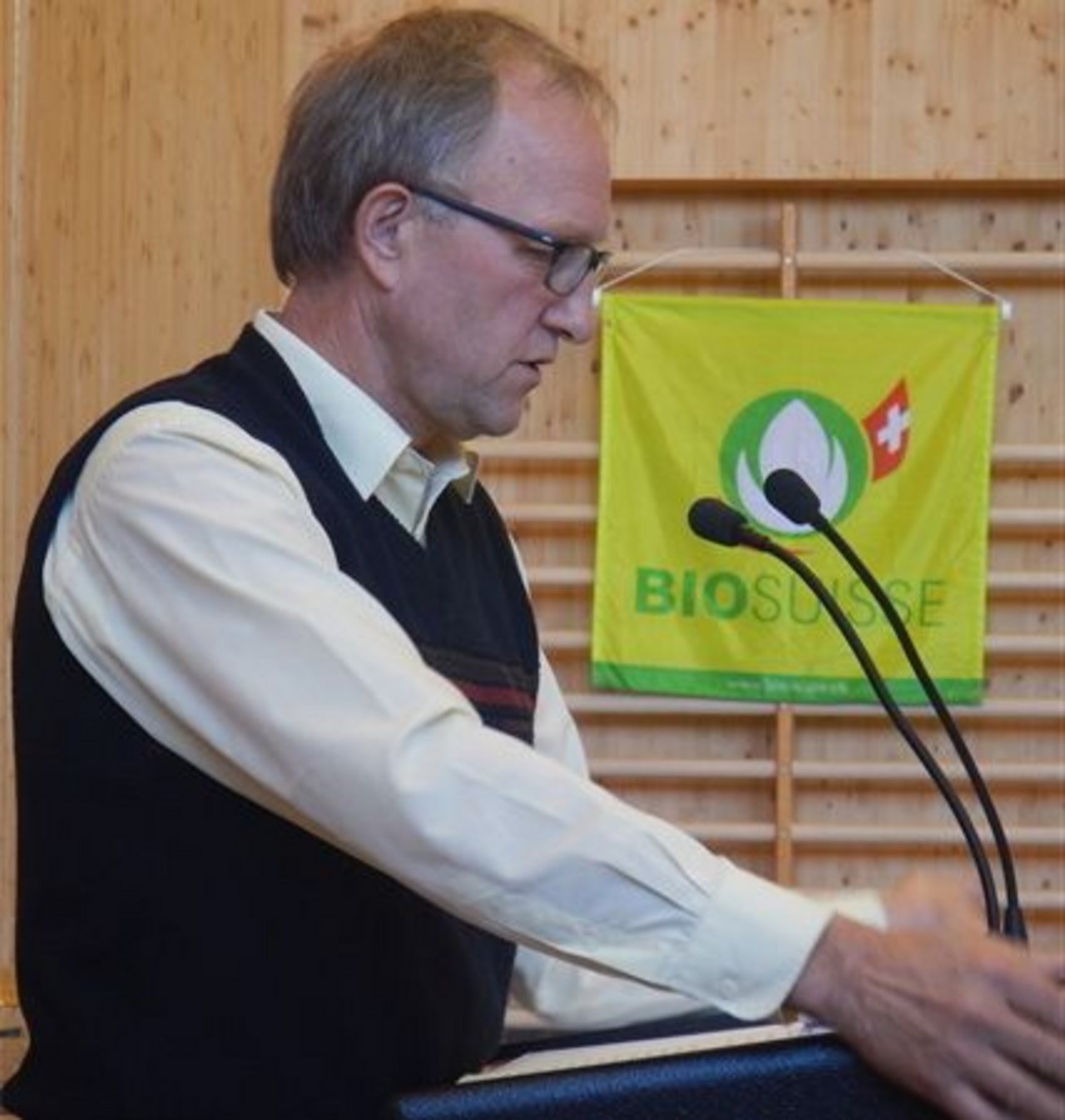 Peter Hegglin, Zuger Regierungsrat und Gründungsmitglied von Bio Zug wünschte dem Verein weiterhin nur das Beste.(Peter Waltenspül)