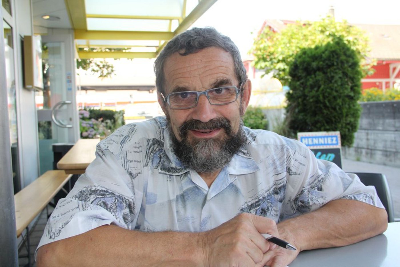 Koni Suter gerät in Fahrt und ist Feuer und Flamme, wenn er von seinem Projekt in Siebenbürgen berichtet. (Bild: Christian Weber)