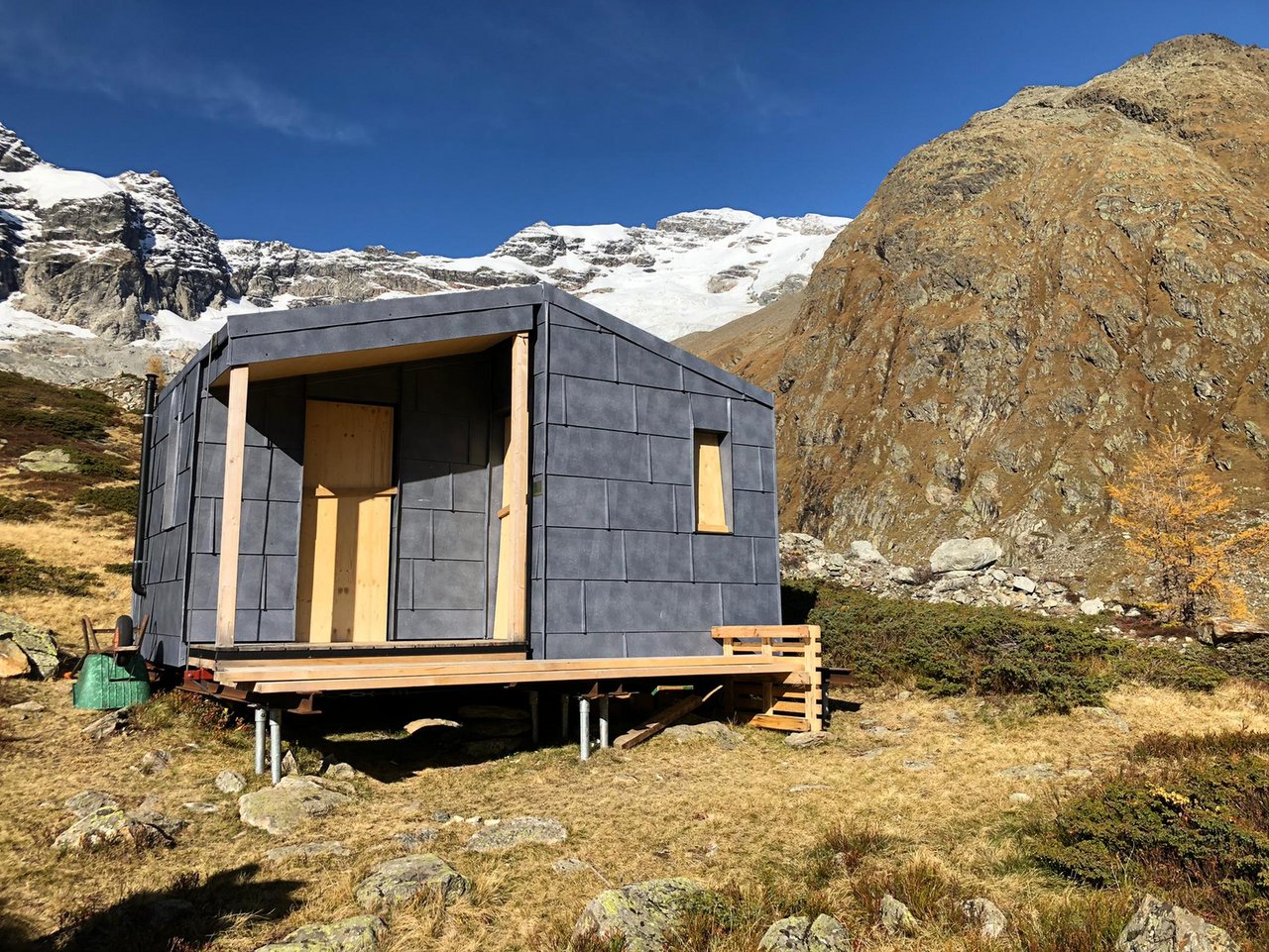 Die Unterkunft auf der Alp Gugginen im Lötschtental im Kanton Wallis. (zvg/Joël Morerod)