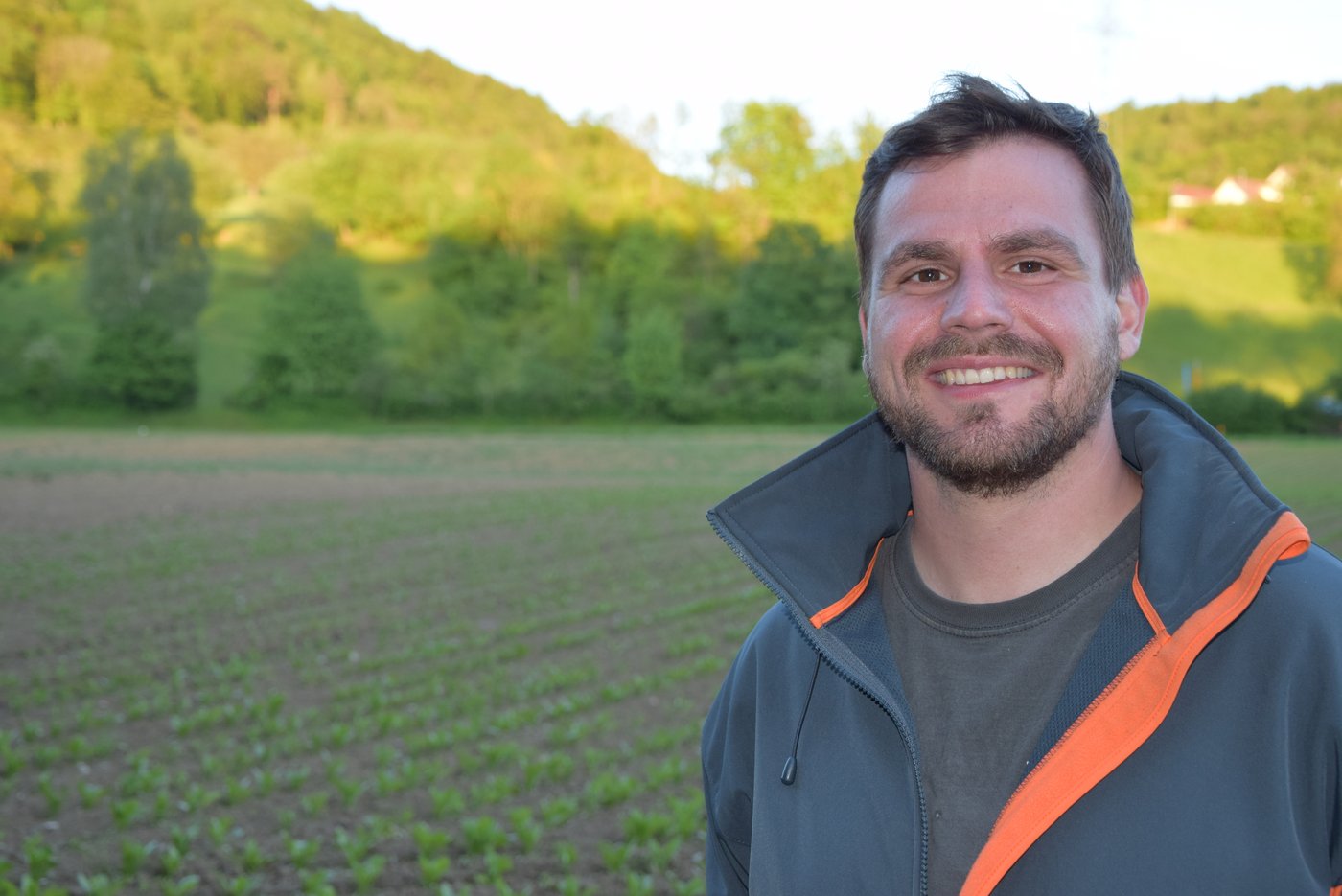 Tobias Streckeisen, Berater bei KWS, hat den Teilnehmenden die Vorteile der neuen Sorte aufgezeigt. (Bild Katrin Erfurt)