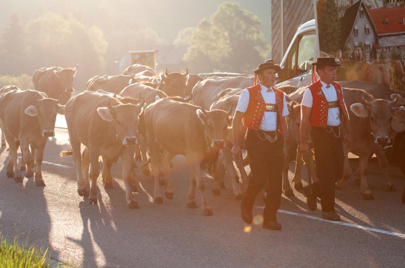 Derzeit wird wenig Tracht getragen. Die folkloristischen Anlässe werden abgesagt. Mit dem Blick nach vorne, Mut und der nötigen Zuversicht können aber Veranstaltungen geplant werden. (Bild iStock)
