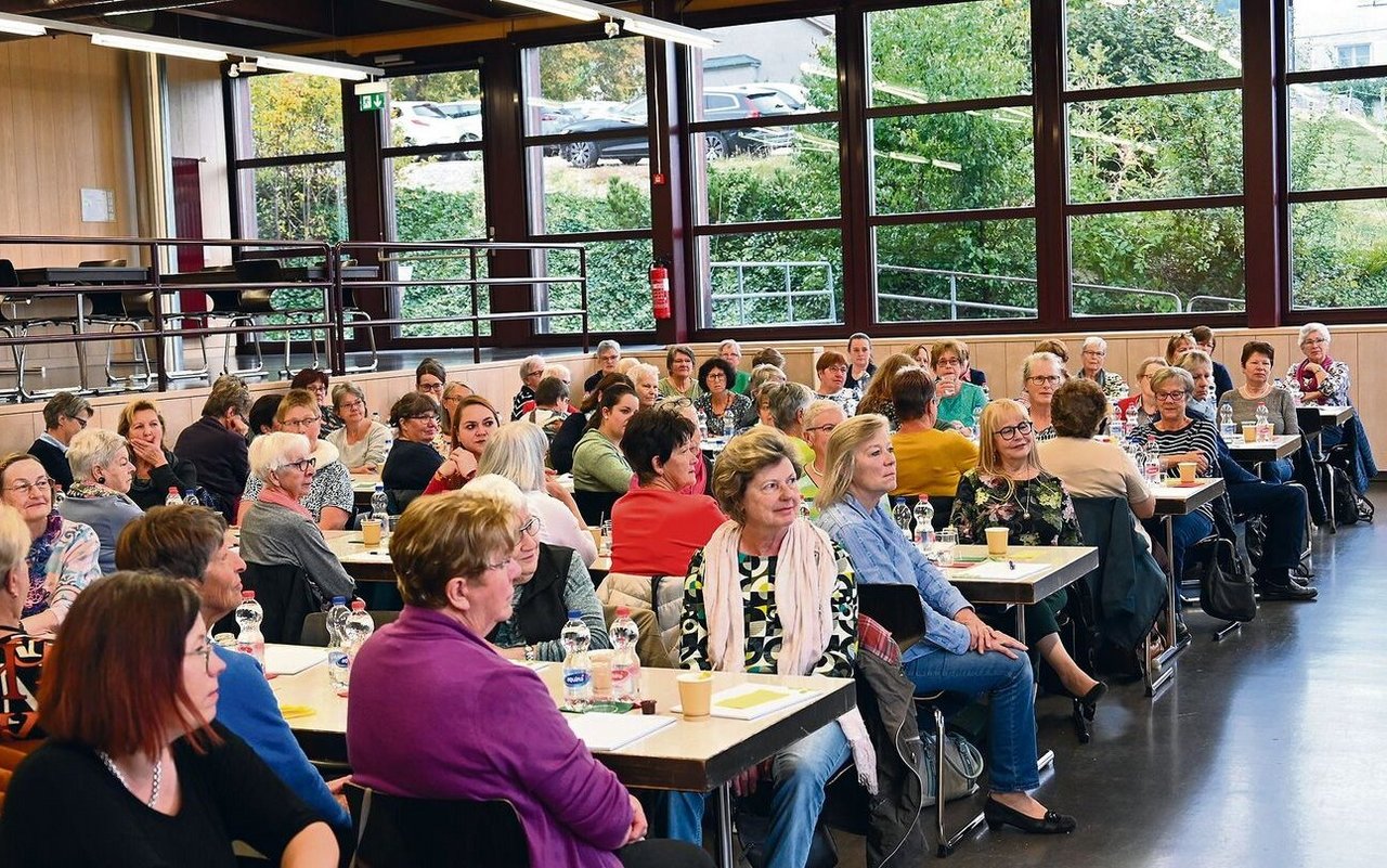 Zahlreich finden sich die Solothurner Frauen zum Landfrauentag am Wallierhof ein. Die Geselligkeit und das «zäme schwätze» sind dabei ein wichtiger Bestandteil. 