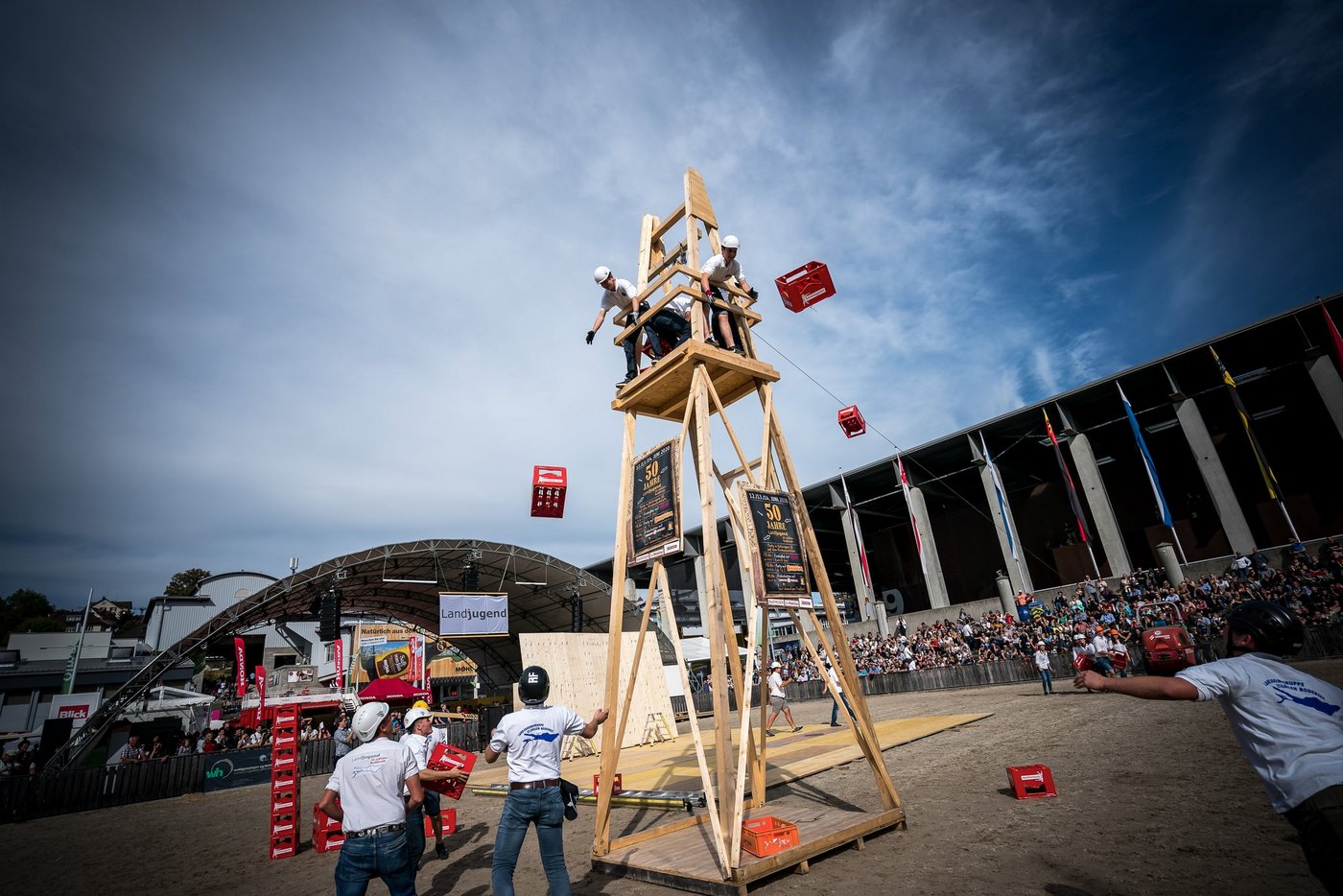 Die Heim-Mannschaft St.Gallen-Bodensee gewann den Wettkampf mit dem Bierkistenabseilen. (Bild Michael Götz)