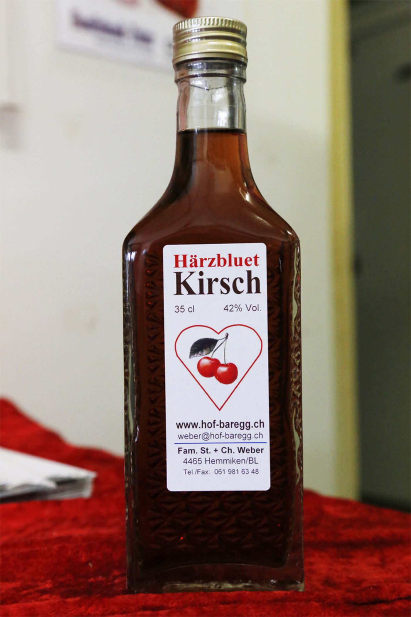 ine der vielen Spezialitäten von Stefanie und Christian Weber: "Härzbluet-Kirsch".