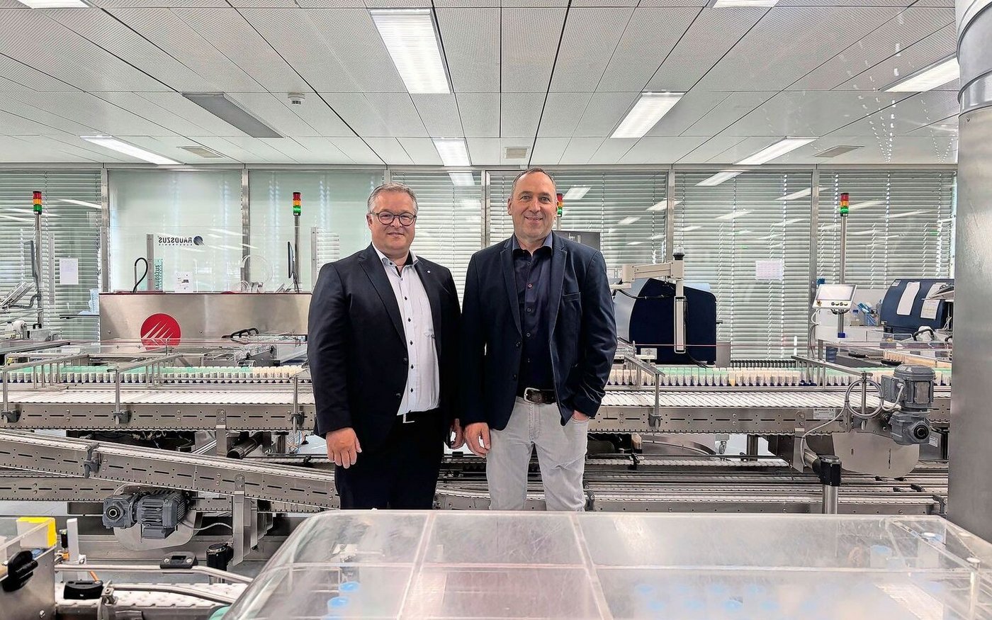 Geschäftsführer Christian Beck (links) und Verwaltungsratspräsident Markus Gerber im Suisselab-Labor. 