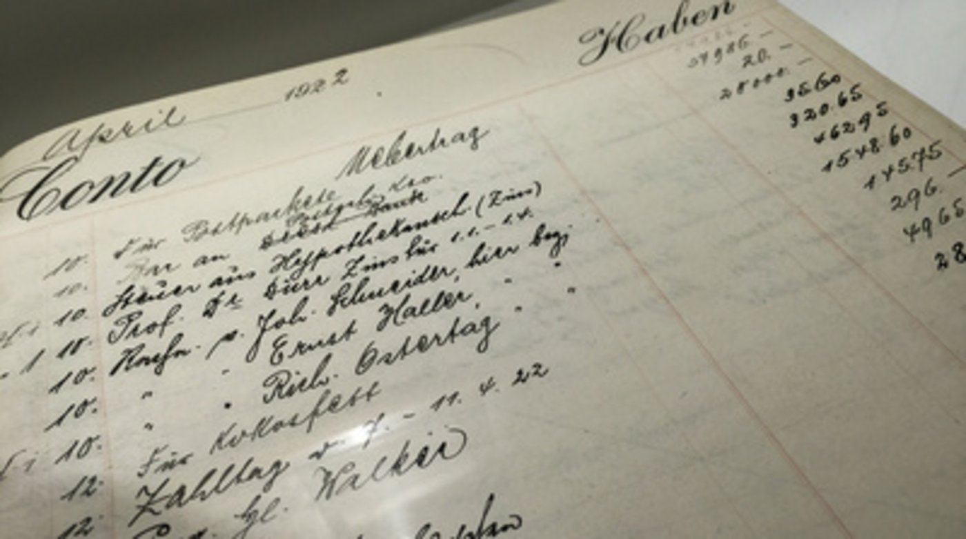 Die Agroscope-Forscher haben die Buchhaltungsdaten 2015 ausgewertet. Diese lagen sehr detailliert vor, aber digital, nicht mehr analog wie auf dem Symbolbild.  (Symbolbild Rainer Sturm/pixelio.de)