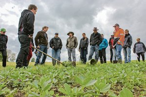 Bioumsteller sollten vor der Umstellung den Absatz prüfen Neue Bildungs-Anforderungen für neue Bio-Betriebe: Fünf Kurstage während der Umstellung sind Pflicht.(Bild mh, LZ Liebegg)
