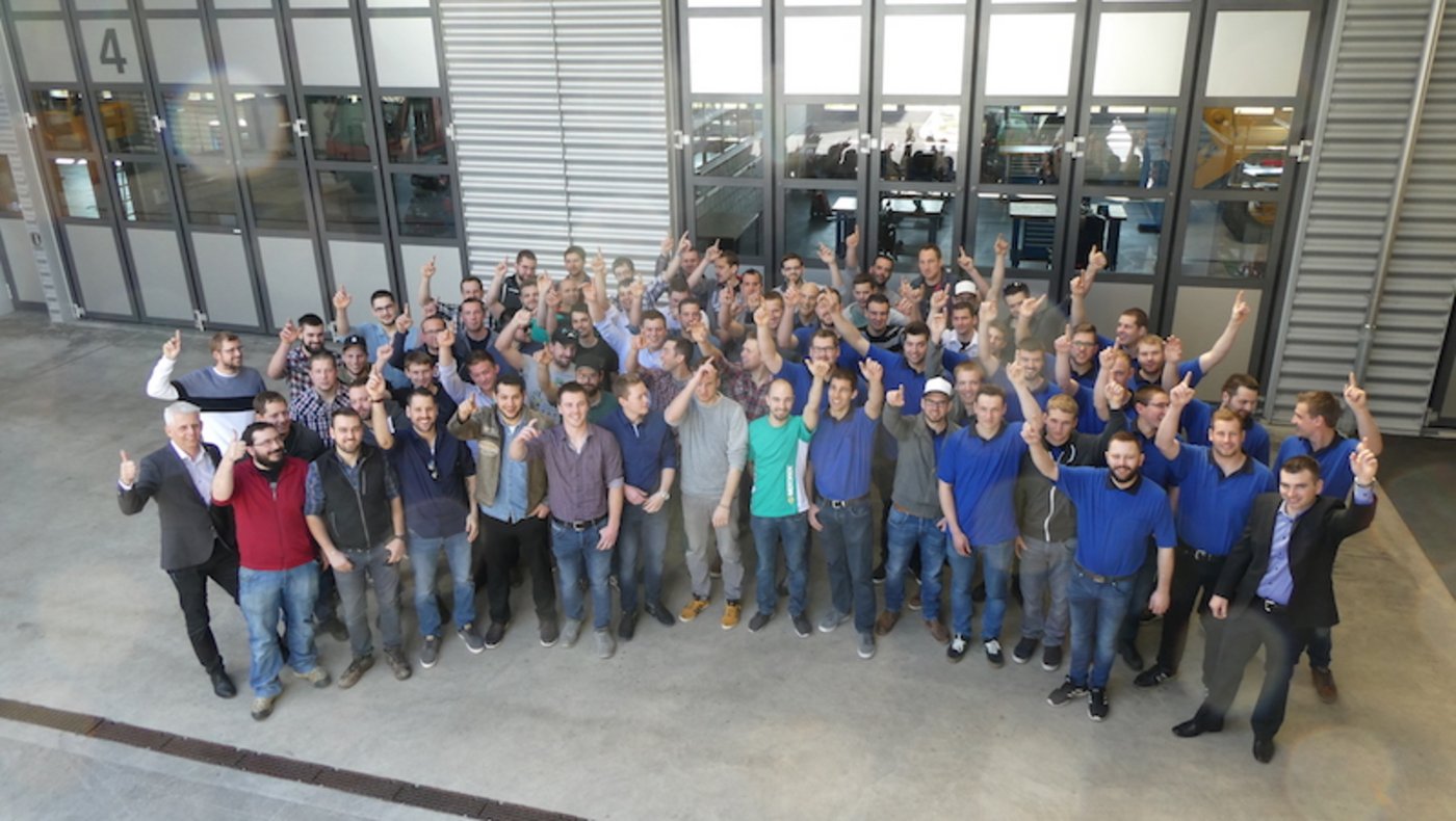 Die Absolventen der 24. Berufsprüfung für Werkstattleiter-Landmaschinen und - Baumaschinen 2019 (Bild zVg)