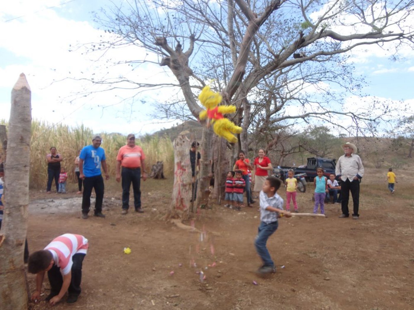 Eine Geburtstagstradition der Extraklasse: Eine Piñata. (Bild Mirka Lötscher)