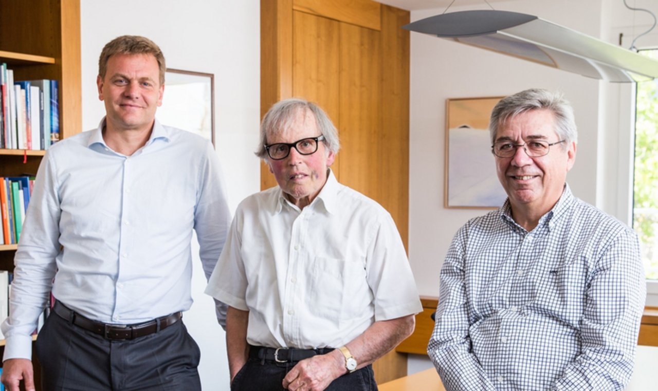Zum 25-Jahr-Jubiläum der Fenaco im vergangenen Jahr trafen sich die 3 bisherigen Chefs: Martin Keller (seit 2012), Ulrich Schlup (1993 bis 2002) und Willy Gehriger (2002 bis 2012). (Bild zVg)