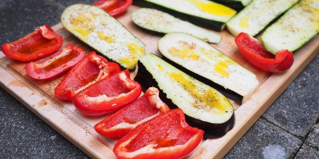 Machen eine gute Figur auf dem Grill: Peperoni, Zuchetti und Co. (Bild Pixabay)