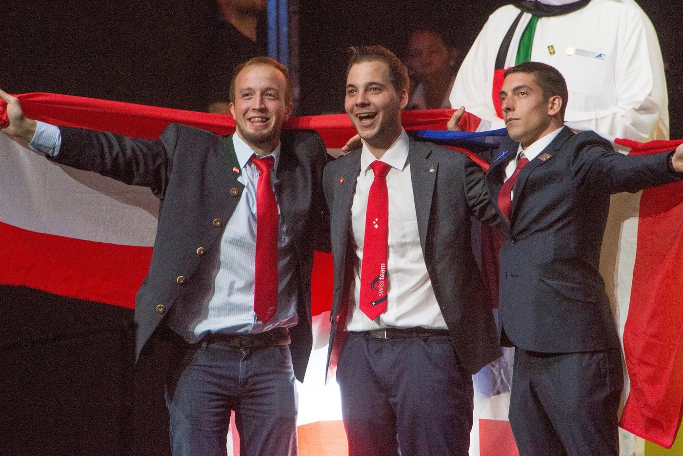 Adrian Hubacher (Mitte) bei der Siegerfeier in  São Paulo. (Bild zVg)