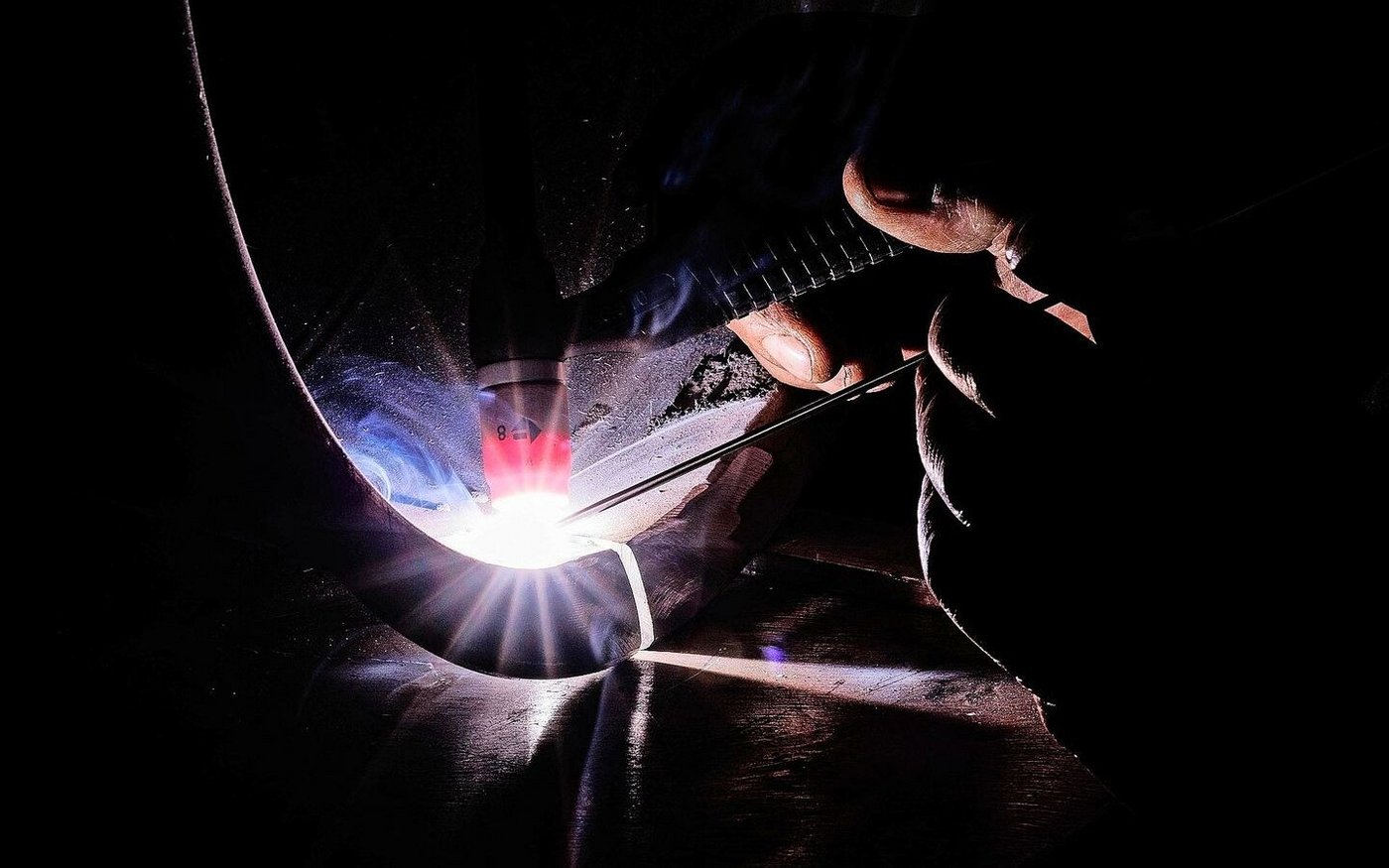 Komplexe Reparaturen am Traktor mithilfe von Softwares selber tätigen? Smarte Telematik-Systeme können Störungen bereits orten, bevor sie eintreten. Das könne Vorteile haben, meint Roman Engeler von Landtechnik Schweiz.