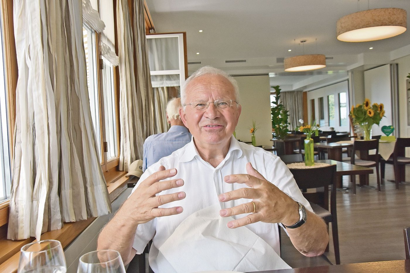 Rechtsanwalt Hubertus Schmid hat das Buch über seinen Grossvater Reinhard-Laurenz Schmid verfasst.(Bild Urs Oskar Keller)