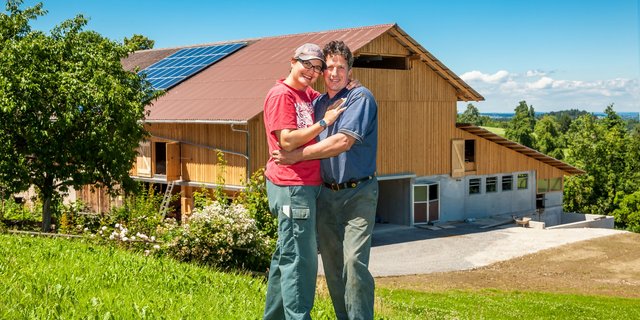 Patricia und Medard sind dank «Bauer, ledig, sucht...» seit sieben Jahren ein glückliches Paar. Zwei Kinder machten das Familienglück dann perfekt. (Bild Patricia Keller)