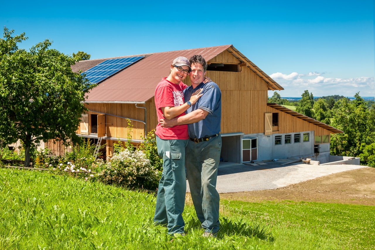 Patricia und Medard sind dank «Bauer, ledig, sucht...» seit sieben Jahren ein glückliches Paar. Zwei Kinder machten das Familienglück dann perfekt. (Bild Patricia Keller)