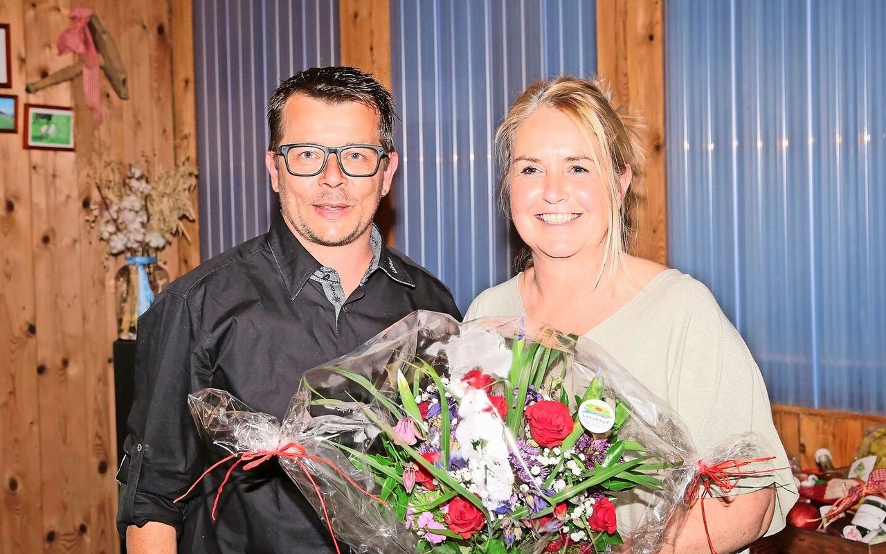 Die abtretende Präsidentin Susanne Hofstetter und Benno Dillier, der wohl letzte Präsident des Vereins «Ländlicher Marktplatz Urschwyz».