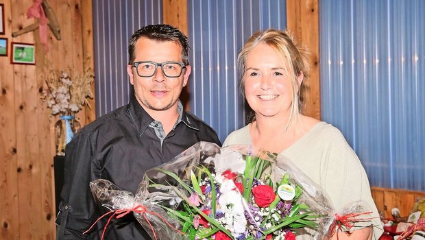 Die abtretende Präsidentin Susanne Hofstetter und Benno Dillier, der wohl letzte Präsident des Vereins «Ländlicher Marktplatz Urschwyz».