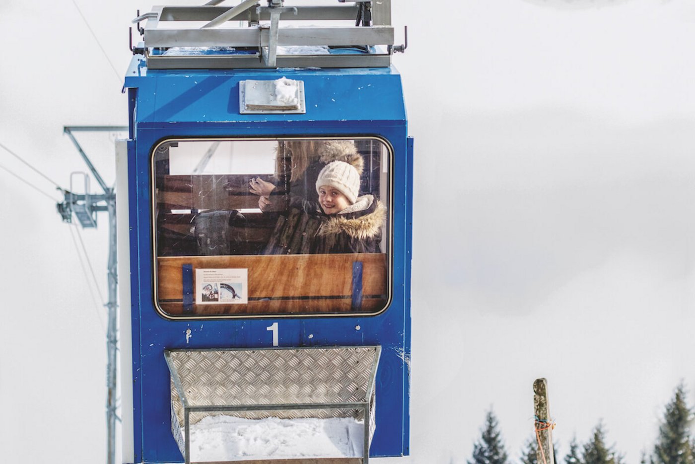 Im Winter ist der Berghof Oberalp nur über zwei Seilbahnen erreichbar.  (Foto: Johanna Bossart)