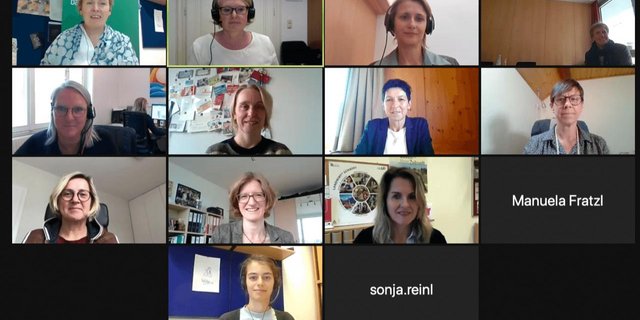 Präsidentinnen und Geschäftsführerinnen der deutschsprachigen Bäuerinnen- und Landfrauenverbände sowie Mitarbeiterinnen der Landwirtschaftskammer Österreich – ARGE Österreichische Bäuerinnen, Südtiroler Bäuerinnenorganisation, Deutscher LandFrauenverband, Schweizerischer Bäuerinnen- und Landfrauenverband. (Bild SBLV)