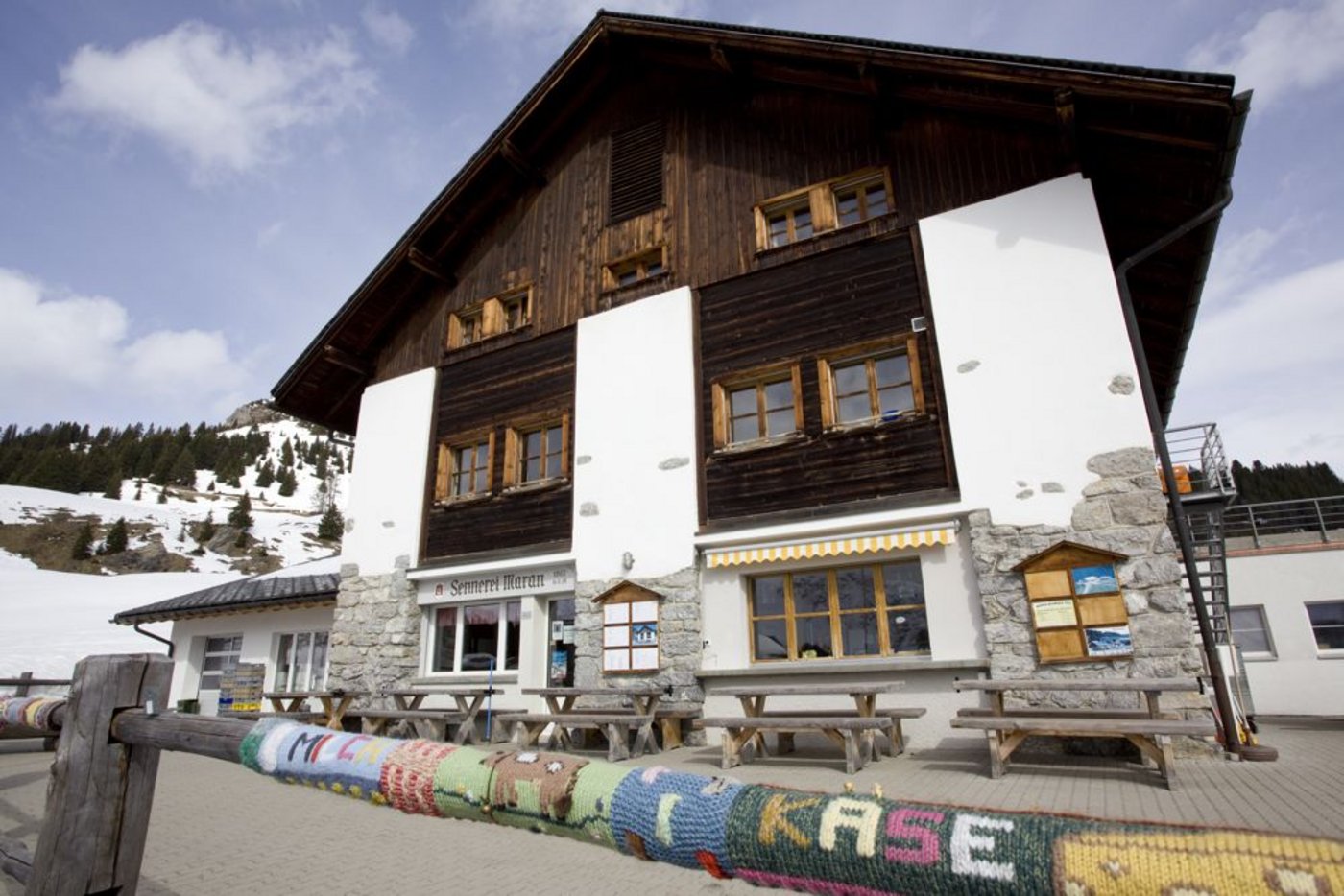 Die Sennerei Maran befindet sich auf 1859 m ü. M. Im dazu gehörenden Restaurant hat es Platz für 60 Personen.
