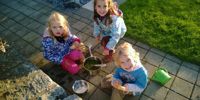 Viele Kinder spielen gerne «Kochen». Richtig, aber trotzdem spielerisch lernen können sie es nun an der Spielwarenmesse Suisse Toy. (Bild Pixabay) 