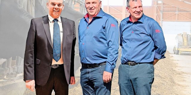 Nach dem Abgang von Matthias Schelling (rechts) hat sich Präsident Markus Gerber (Mitte) den Holsteinern zugewandt. Sein neuer Direktor ist Michel Geinoz. 