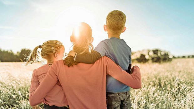 In der Schweiz endet In der Schweiz endet fast jede zweite Ehe mit einer Scheidung. Sind Kinder da, stellen sich nun viele Fragen. Oft übernimmt ein Elternteil nach der Trennung mehr Verantwortung.