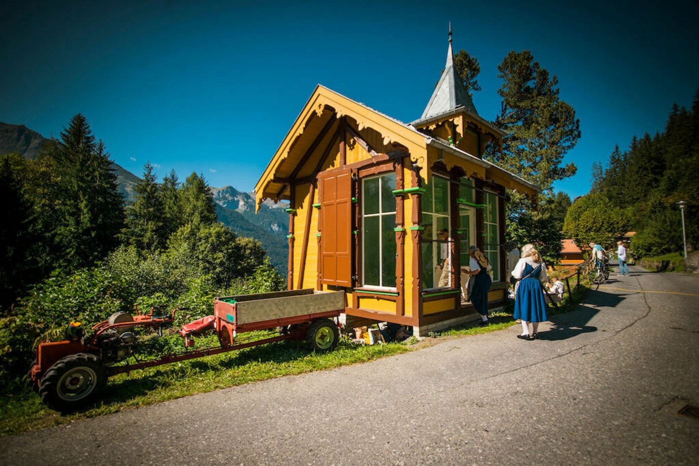 Das Trachtenfest fand in einem historischen, neu renovierten Kiosk in Wengen BE statt. 