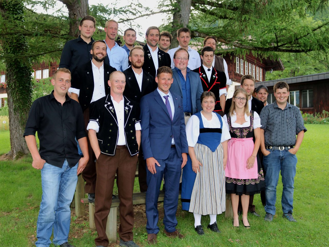 Die diplomierten Landwirte EFZ der Klasse a der Nachholbildner des Inforama Berner Oberland. 