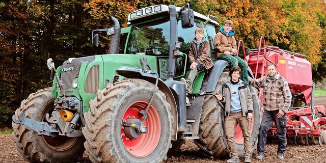 Mirjam und Matthias Balsiger mit ihren Buben Janis und Serin fühlen sich in ihrer neuen Heimat wohl. 