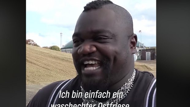 «Ich bin ein waschechter Ostfriese, nur anders verpackt», sagt Keno Veith über sich selbst. (Bild Screenshot NDR.de)