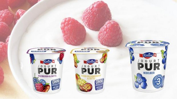 Joghurtpur gibt es seit 2013. Seit 2021 gibt es unter diesem Namen neu auch eine Linie mit Joghurts, die ohne Zucker hergestellt werden. Für die nötige Süsse sorgen Datteln. (Bilder Emmi / Schäferle via Pixabay)