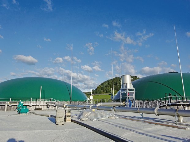 Vom CO2-Gesetz können dank Förderbeiträgen auch landwirtschaftliche Biogasanlagen profitieren. (Bild aem)