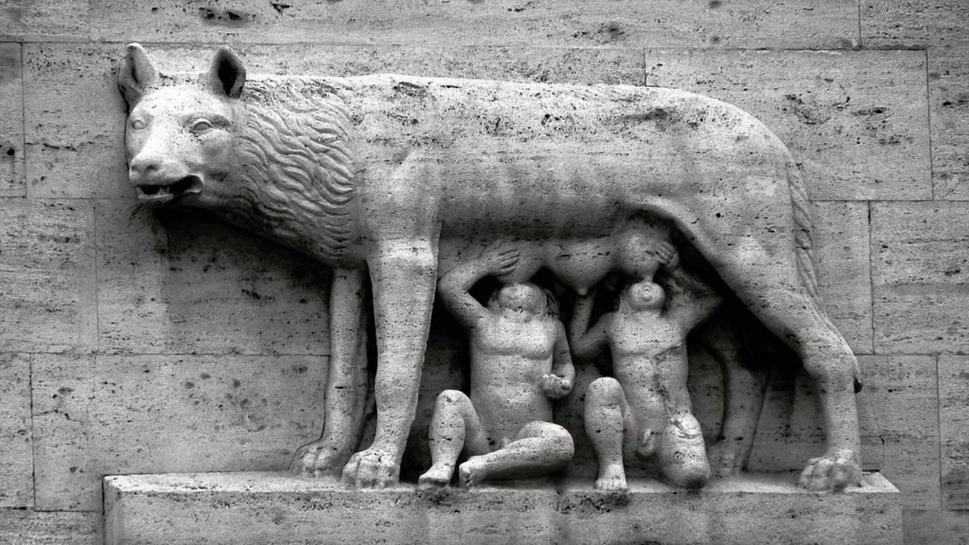 Der Sage nach wurden die Gründer Roms, die ausgesetzten Zwillingsbrüder Romulus und Remus, von einer Wölfin gesäugt. (Bild CellarDoor85)