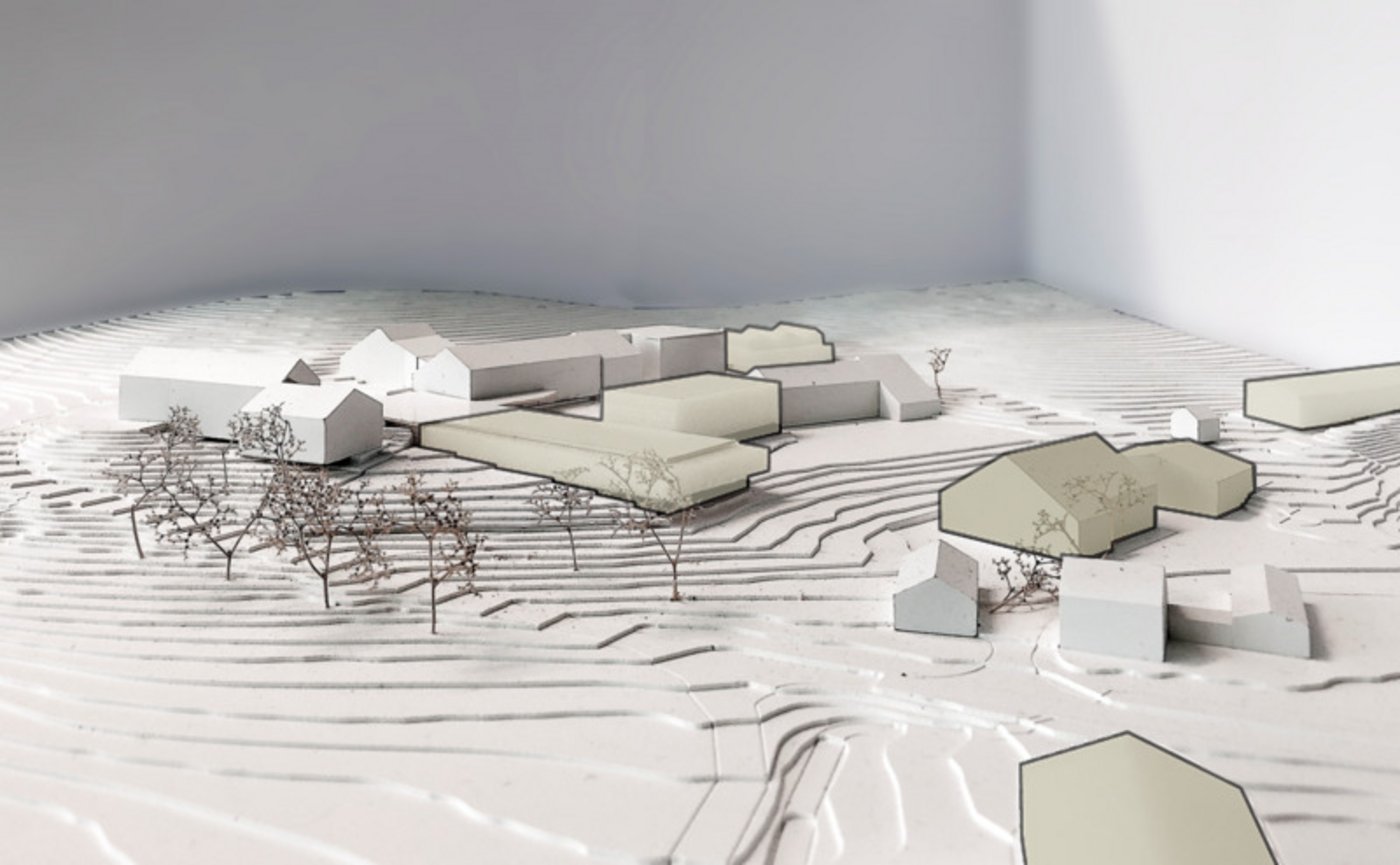 Die Neubauten (farblich hervorgehoben) sollen bis 2021 fertiggestellt werden. Sie umfassen ein Gewächshaus (ganz hinten), davor befindet sich das kombinierte Labor- und Bürogebäude. Ganz links entsteht das Kommunikationszentrum. Ganz rechts hinten sollen Gebäude für das studentische Wohnen entstehen, davor befinden sich zwei Multifunktionshallen, und vorne rechts wird der neue Stall gebaut. (Bild: fsp)