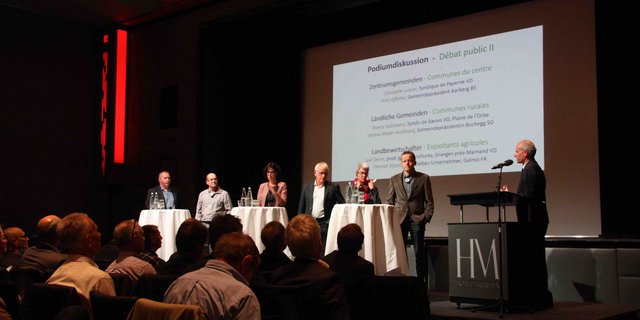 Unterschiedliche Nutzungsinteressen sind vorhanden (v. l. n. r.): Thomas Wyssa, Joel Terrin, Christelle Luisier, Fritz Affolter, Verena Meyer-Burkhard, Thierry Salzmann und Moderator Markus Ith. (Bild aw)