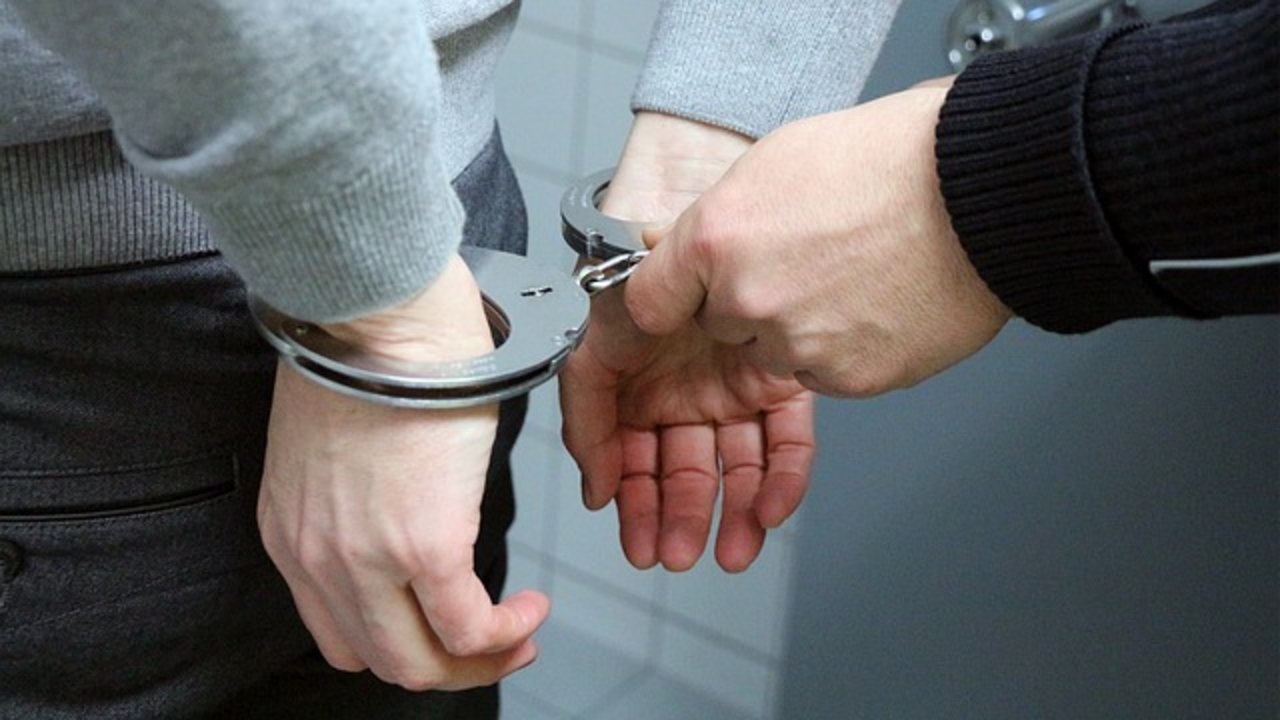 Die 34-jährige Nordmazedonierin und der 41-jährige Serbe wurden darauf festgenommen und befragt. (Bild Pixabay)