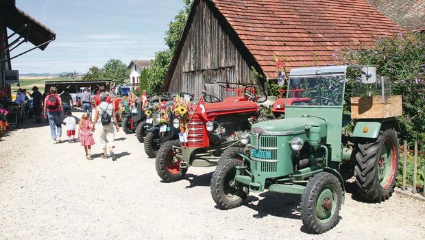 Auf vielen Vorplätzen werden die liebevoll gepflegten und oftmals gar auch geschmückten Oldtimer, darunter viele Unikate, präsentiert werden. 