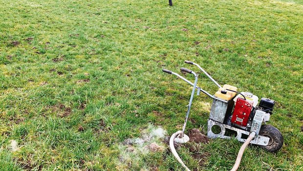 Bauer wird wegen der Bekämpfung von Mäusen verurteilt Ebenfalls umstritten, aber noch zugelassen: Mäusebekämpfung mit einem Vergasungsgerät. (Bild Josef Scherer)