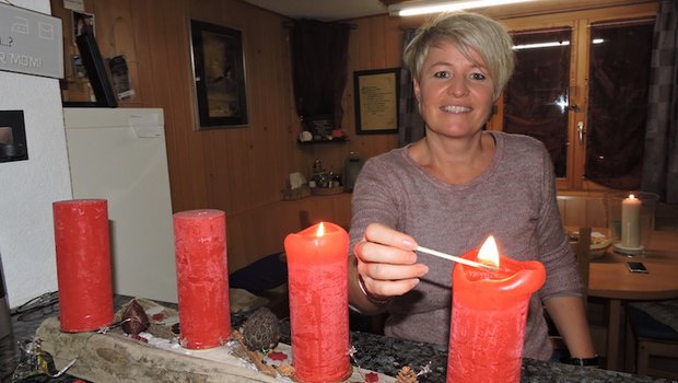 Für Monika Mai-Baltensberger kommen mit der Weihnachtszeit Tage voller Kerzenschein. Sie vergisst aber auch die Menschen nicht, die einsam und alleine sind.(Bild Barbara Heiniger)