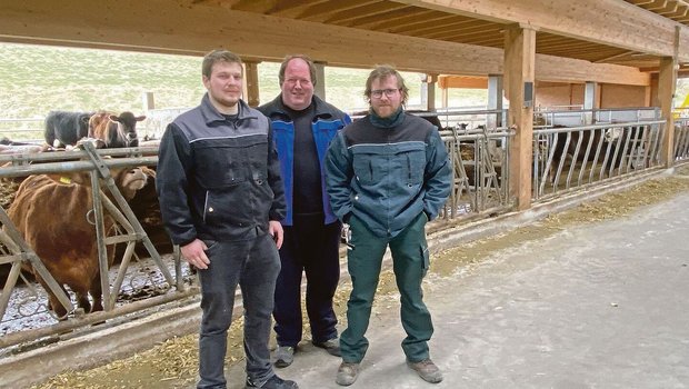 Unternehmerische Familie: Michel Soltermann (Mitte) mit seinen Söhnen Luc (l.) und Max. Die Munimast ist eines von drei Standbeinen des Betriebs in Mézery-près-Donneloye. 