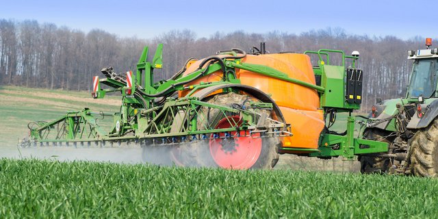 Der Agrarchemie- und Pharmakonzern Bayer und der Chemieriese BASF sind ein weiteres Mal unter Druck. (Symbolbild)