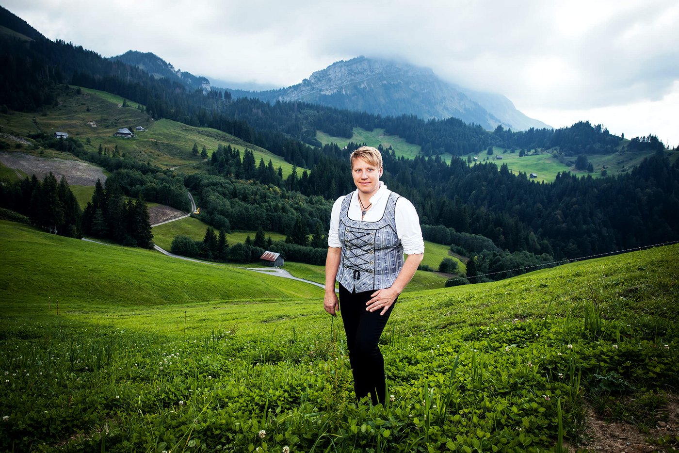 Landfrauenküche 2019 - Astrid Murpf Foto-Shooting in der Natur (Bild: SRF/Ueli Christoffel)