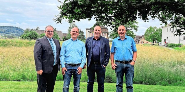 Christian Beck mit dem neuen Verwaltungsmitglied Thomas Elmiger, Markus Gerber und Dominic Eggel (v. l. n. r.).