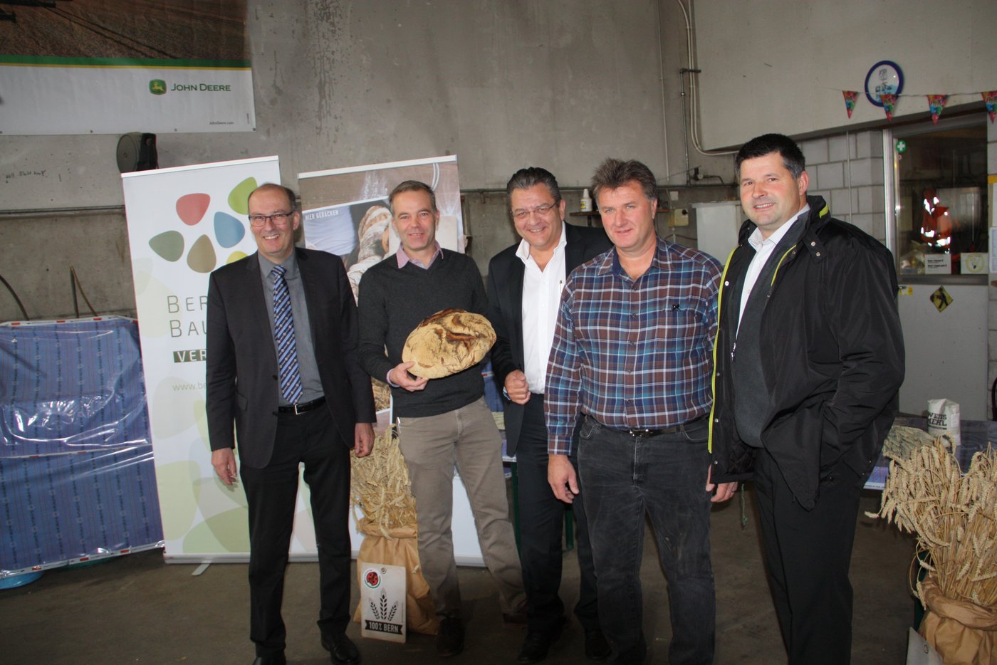 "100% Bern" erfreut (v. l. n. r.): Markus Ritter, Alexander Reinhard, Diego Della Cà, Urs Berger und Hans-Jörg Rüegsegger (Bild aw)